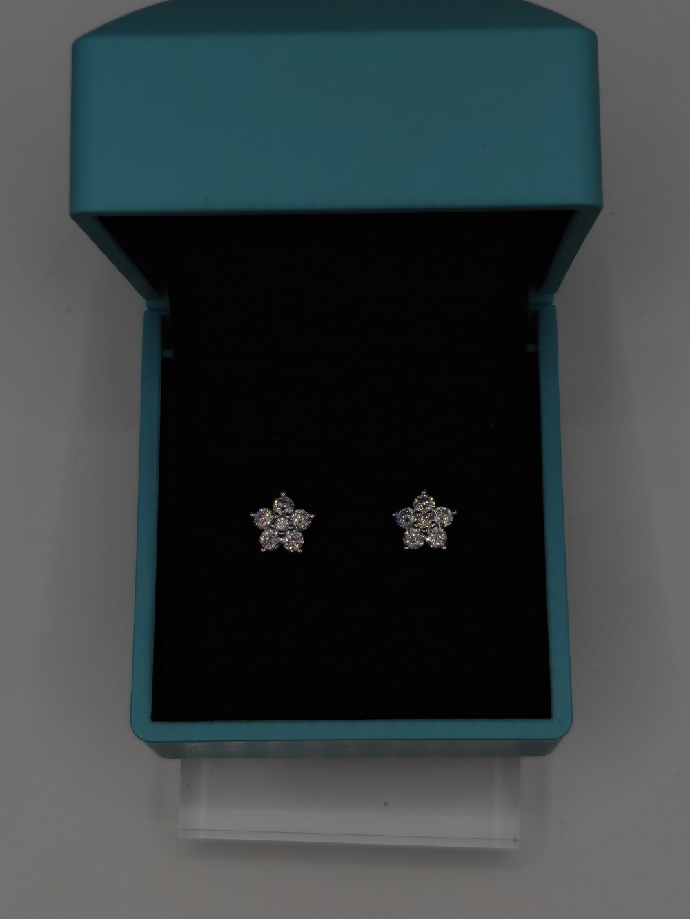 Sterling Silver Star Moissanite Earrings CZ Stud Earrings in Turquoise Box - Picture 2 of 5